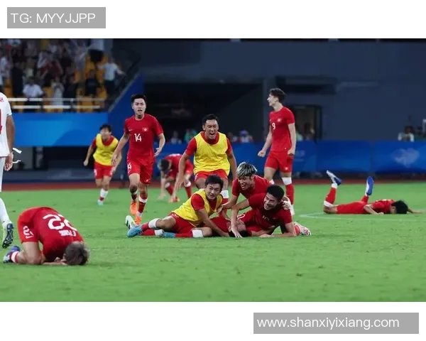 杭州足球队在联赛中的比赛经验与表现分析与点评