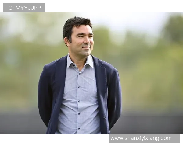 历届年度足球明星排名回顾与分析揭示足坛巨星的成长轨迹与影响力